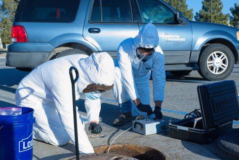 “Ninja Turtles” Joe Garza and Tom Johnson of Zia pulling a sample (Photo by Victor Gibbs, RPA)